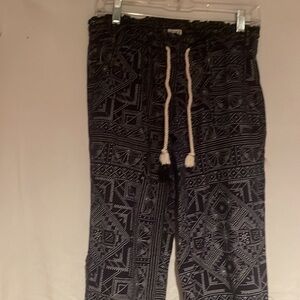 Roxy size XS  linen.blend casual tie front pants. Navy blue with white .